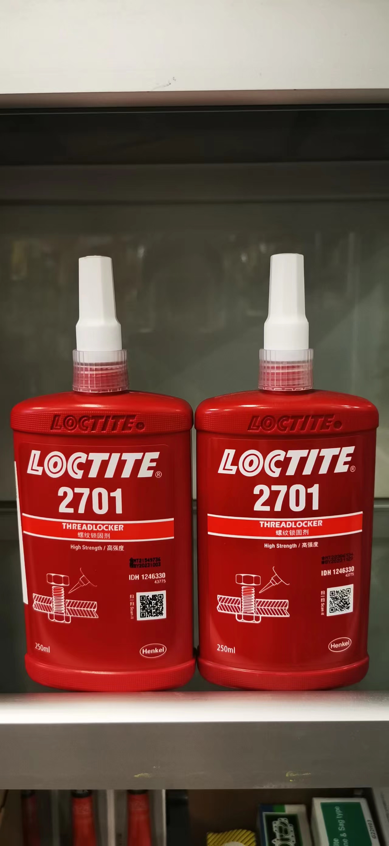 FM42 Loctite 2760 2701 Tissotropico, ad alta resistenza, polimerizzazione rapida Applicazioni per impieghi gravosi Frenafiletti